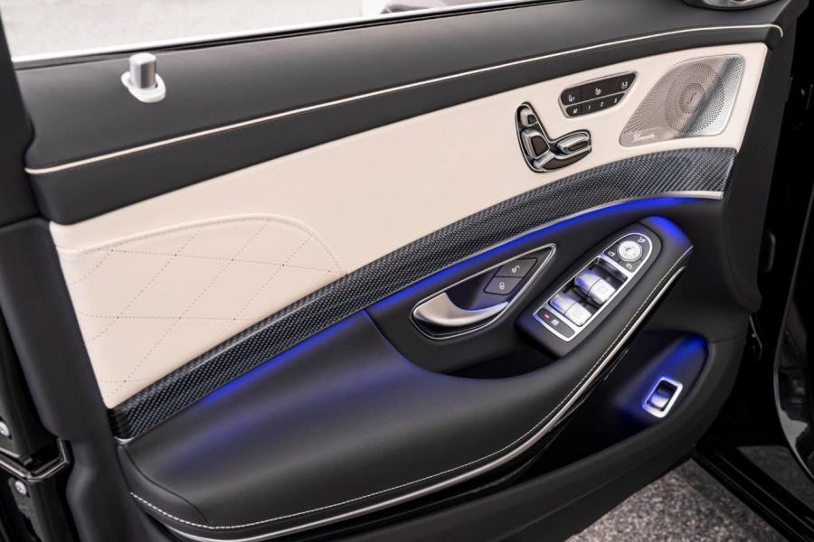 Детали интерьера Mercedes-Maybach S650 Night Edition 2020 года  (NA) (фото 3 из 8)